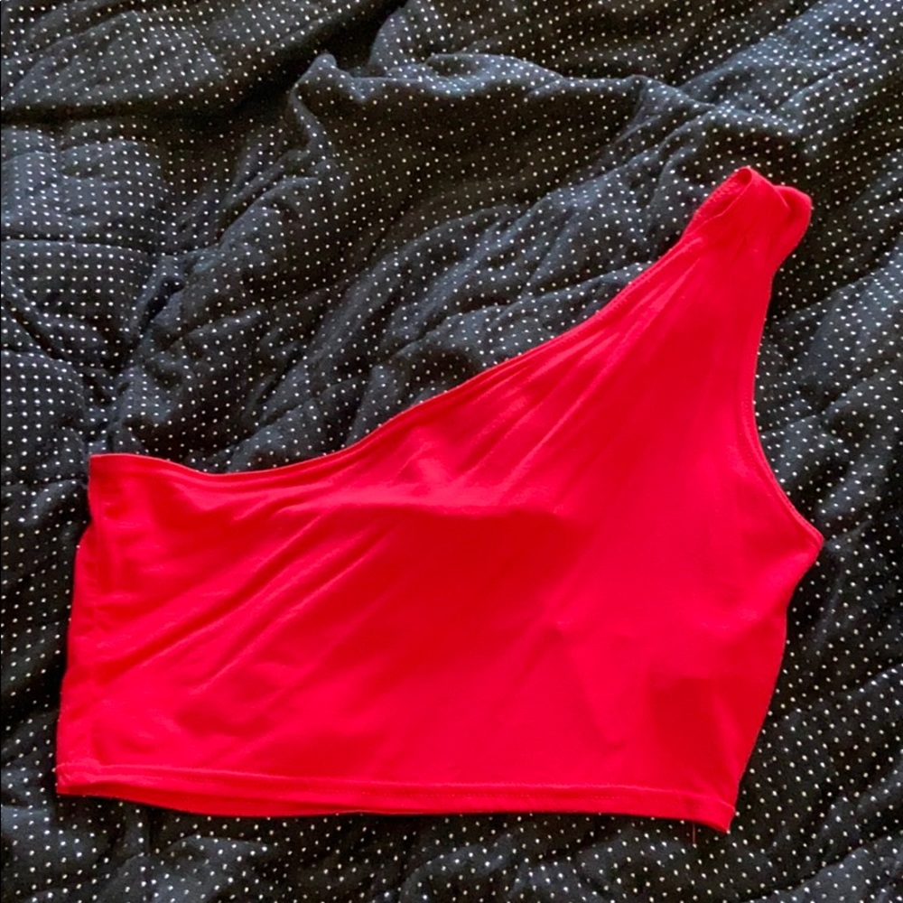 one shoulder crop top